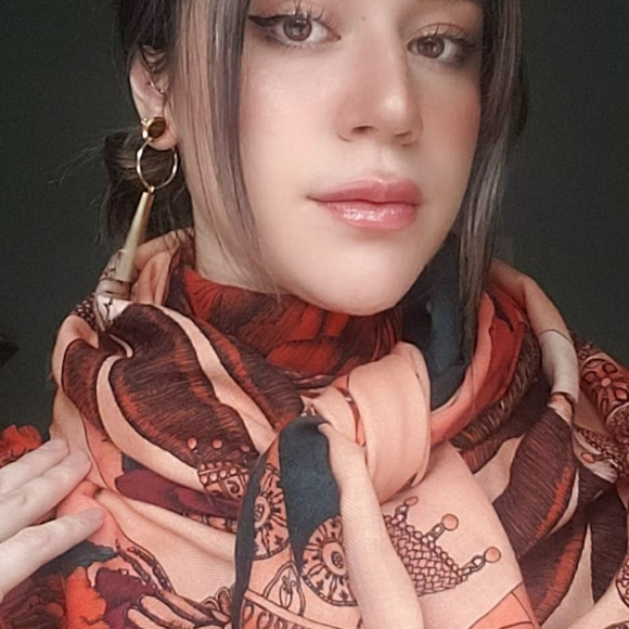 Meet your Posher, Mel - Picture 1 of 1